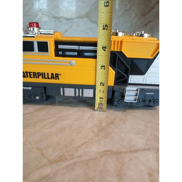 Toy State CATERPILLAR Construction Train Locomotive Engine CAT Yellow Works Fast - Picture 14 of 16
